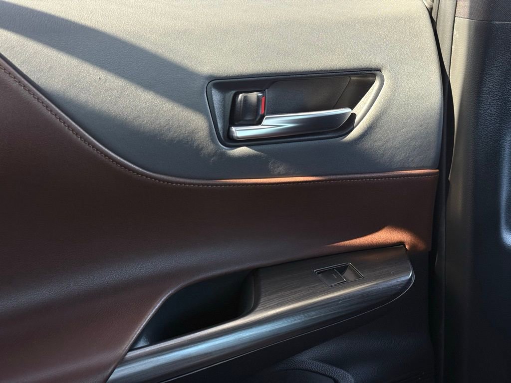 Used 2021 Toyota Venza XLE image 49