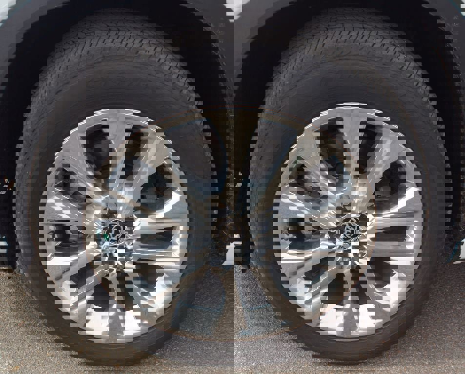 Certified 2025 Toyota Highlander Limited image 27