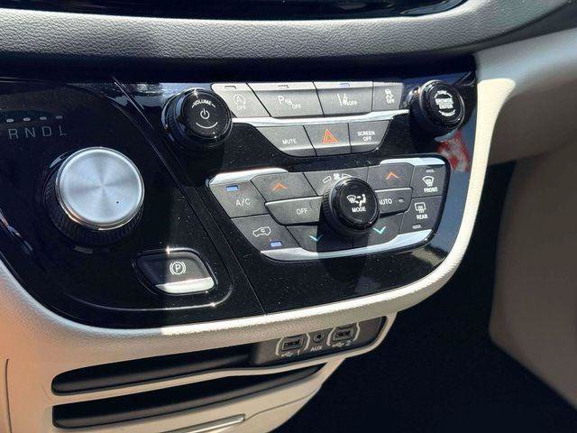Certified 2023 Chrysler Pacifica Touring-L FWD image 28