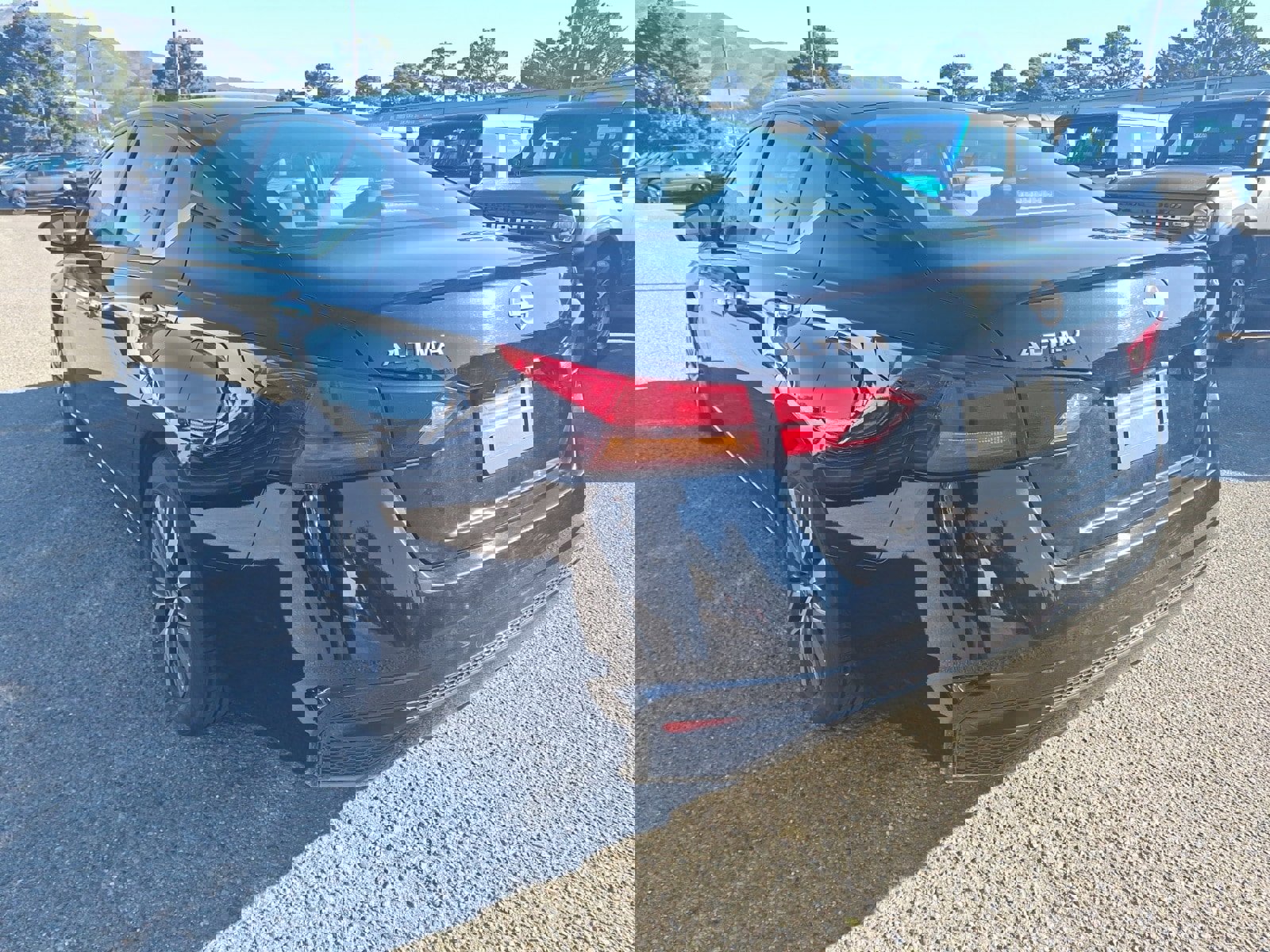 Used 2024 Nissan Altima 2.5 SV image 4