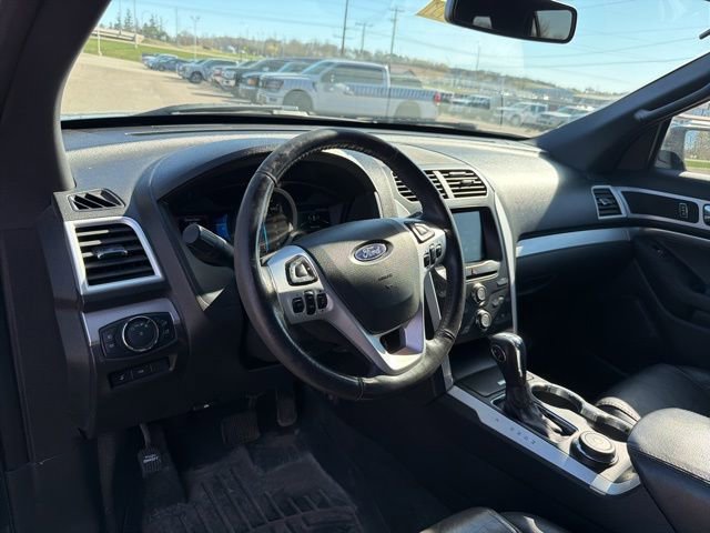 Used 2015 Ford Explorer XLT w/ Equipment Group 202A image 8