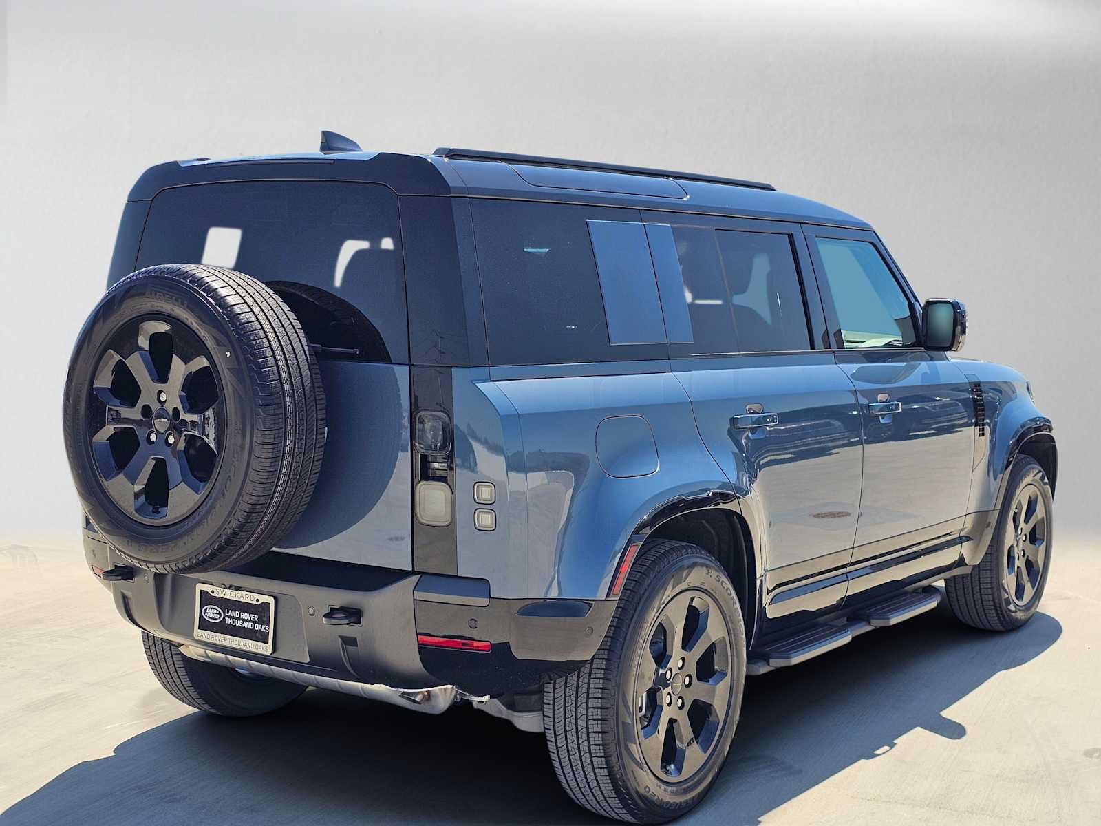 New 2026 Land Rover Defender 110 X-Dynamic SE AWD/4WD image 5