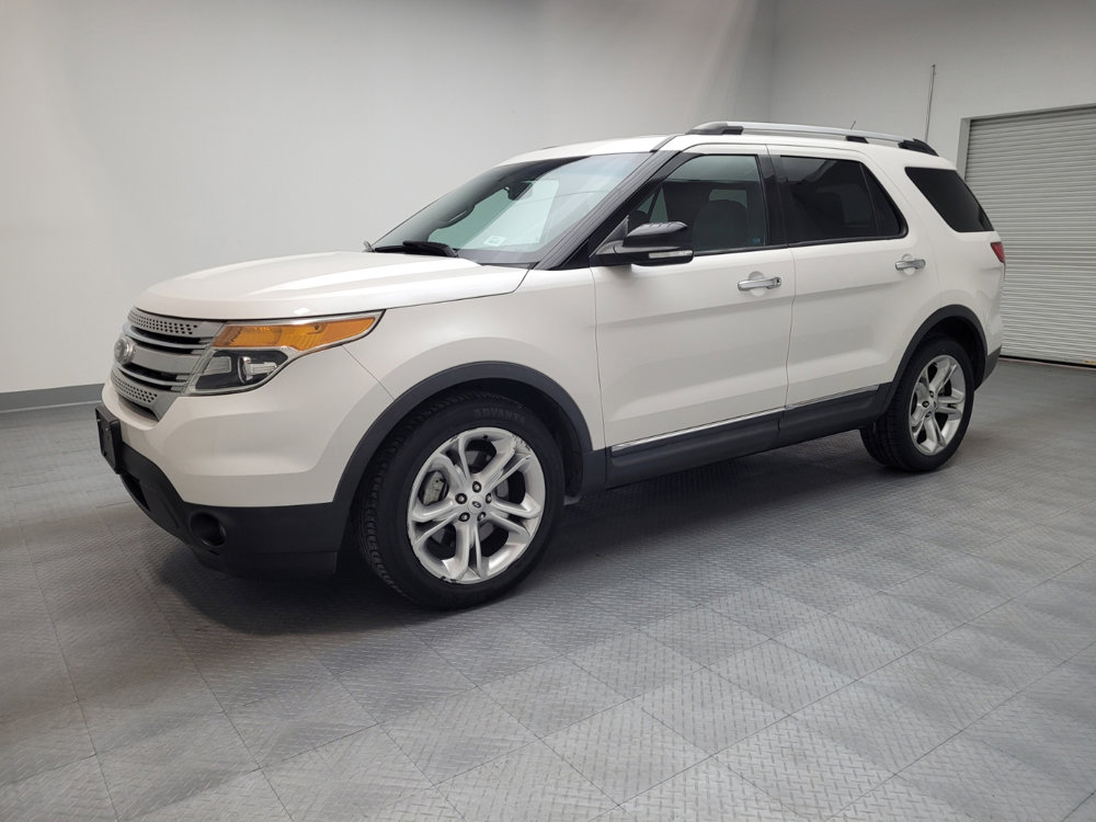 Used 2015 Ford Explorer XLT w/ Equipment Group 202A image 2