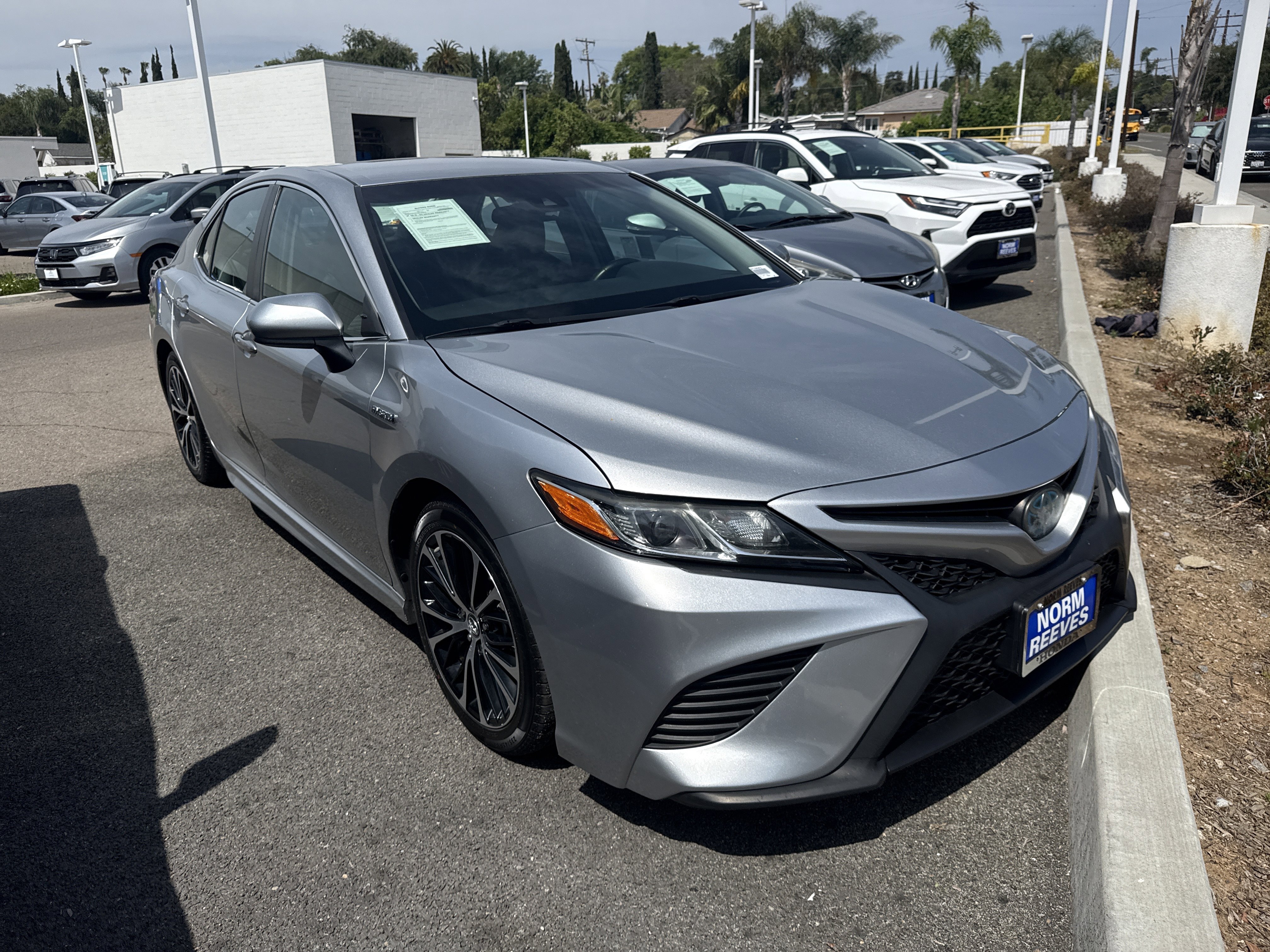 Used 2018 Toyota Camry SE image 6