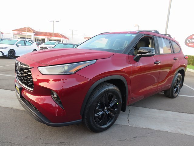 New 2025 Toyota Highlander XLE image 3