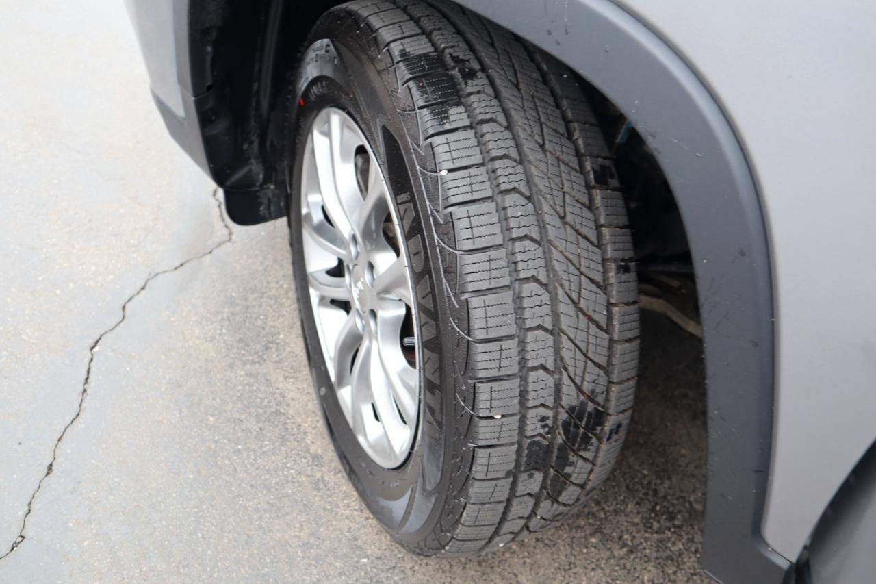 Used 2019 Jeep Cherokee Latitude Plus w/ Cold Weather Group AWD/4WD image 20
