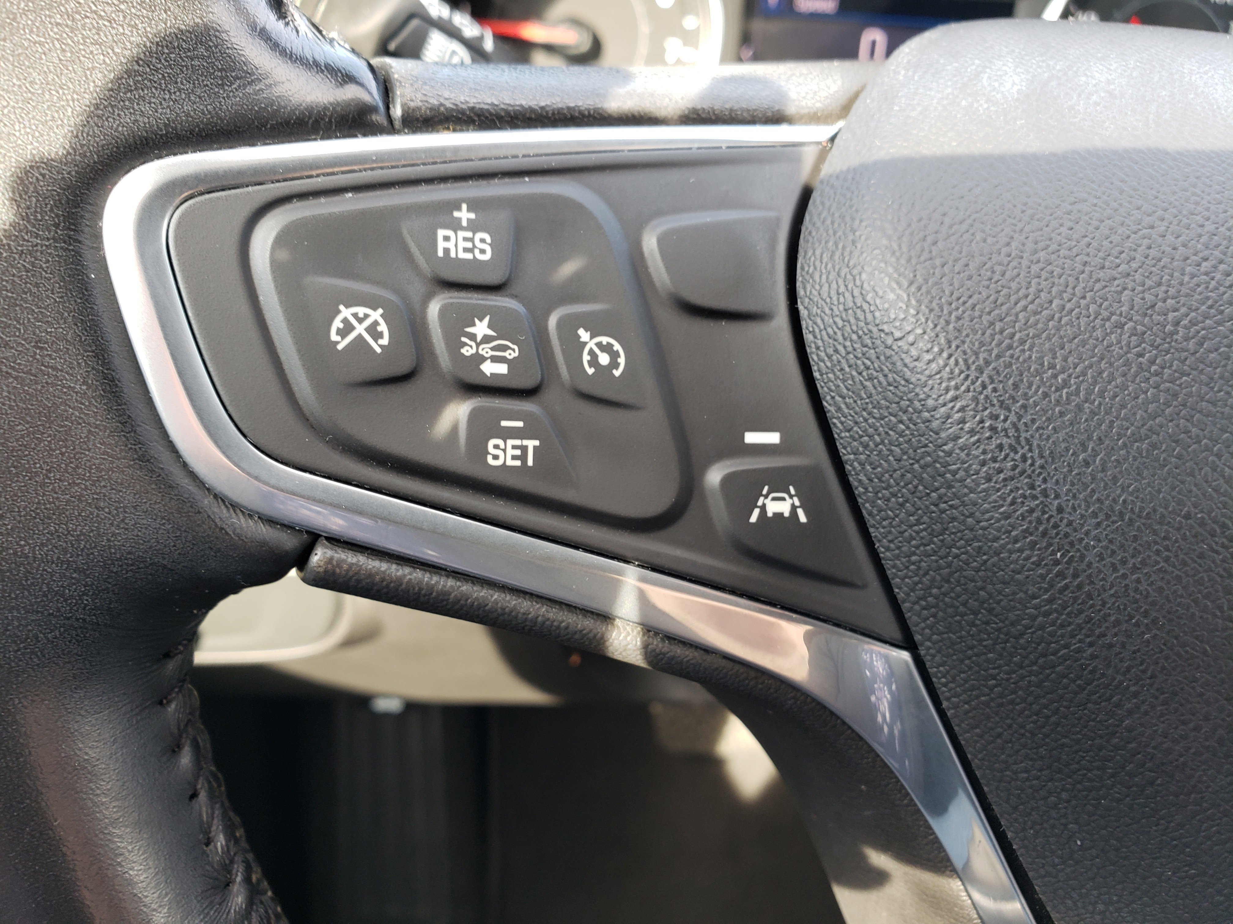 Used 2022 Chevrolet Equinox LT w/ Driver Convenience Package image 16