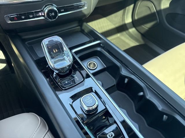 New 2026 Volvo XC60 B5 Plus w/ Protection Package Premier image 25