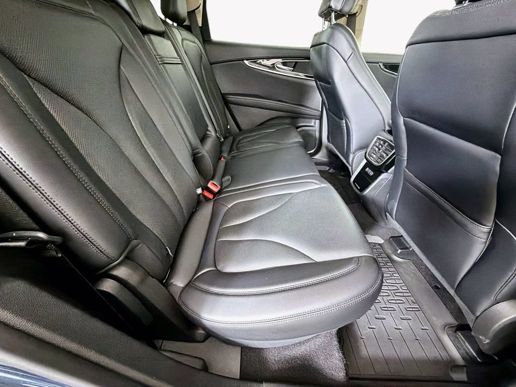 Used 2023 Lincoln Nautilus Reserve AWD/4WD image 28