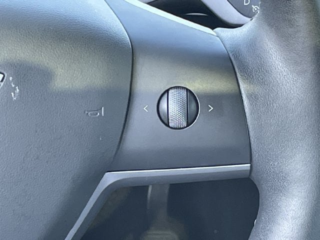 Used 2025 Tesla Model Y Long Range RWD image 13