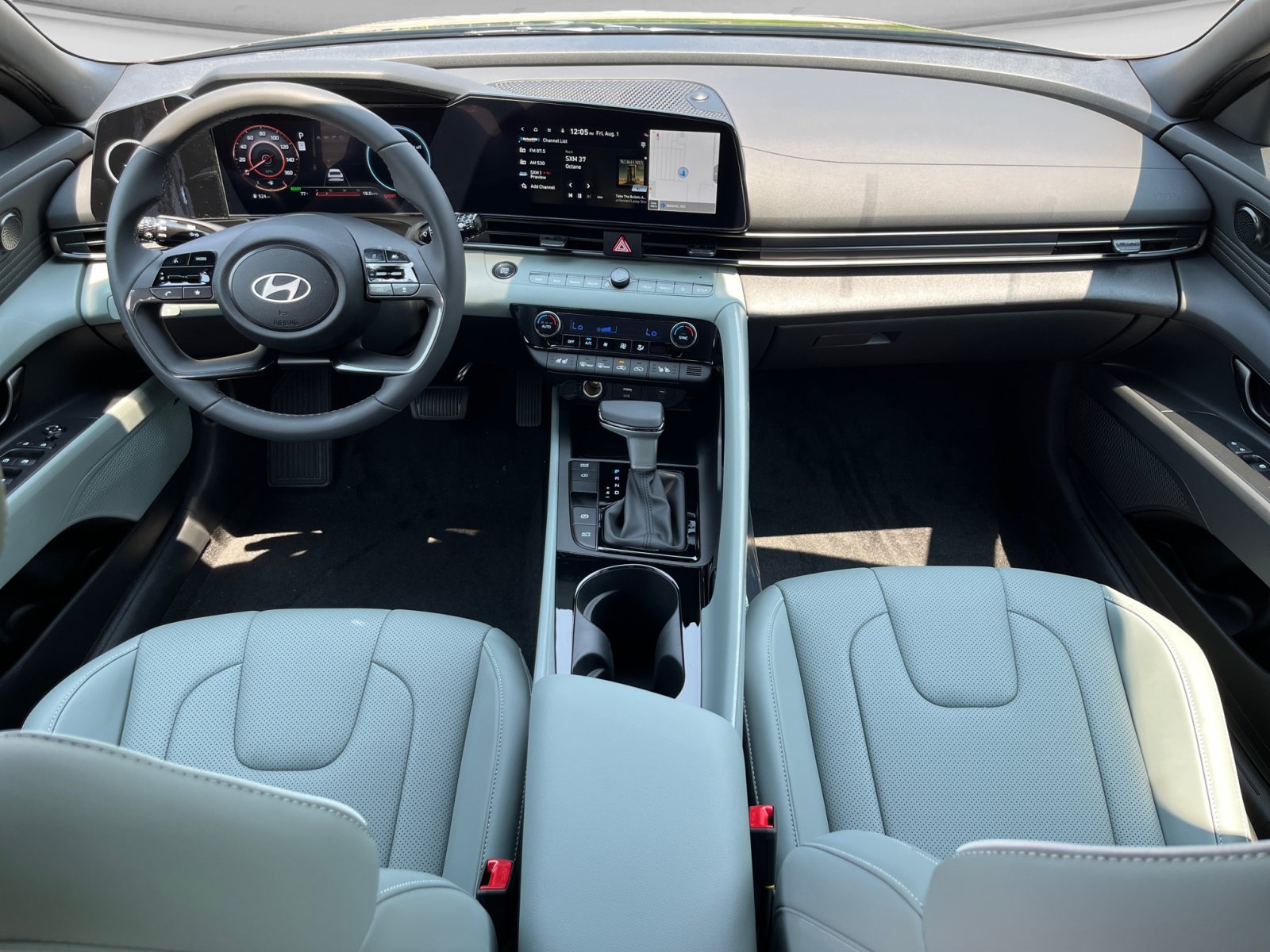 Certified 2025 Hyundai Elantra Limited FWD image 10