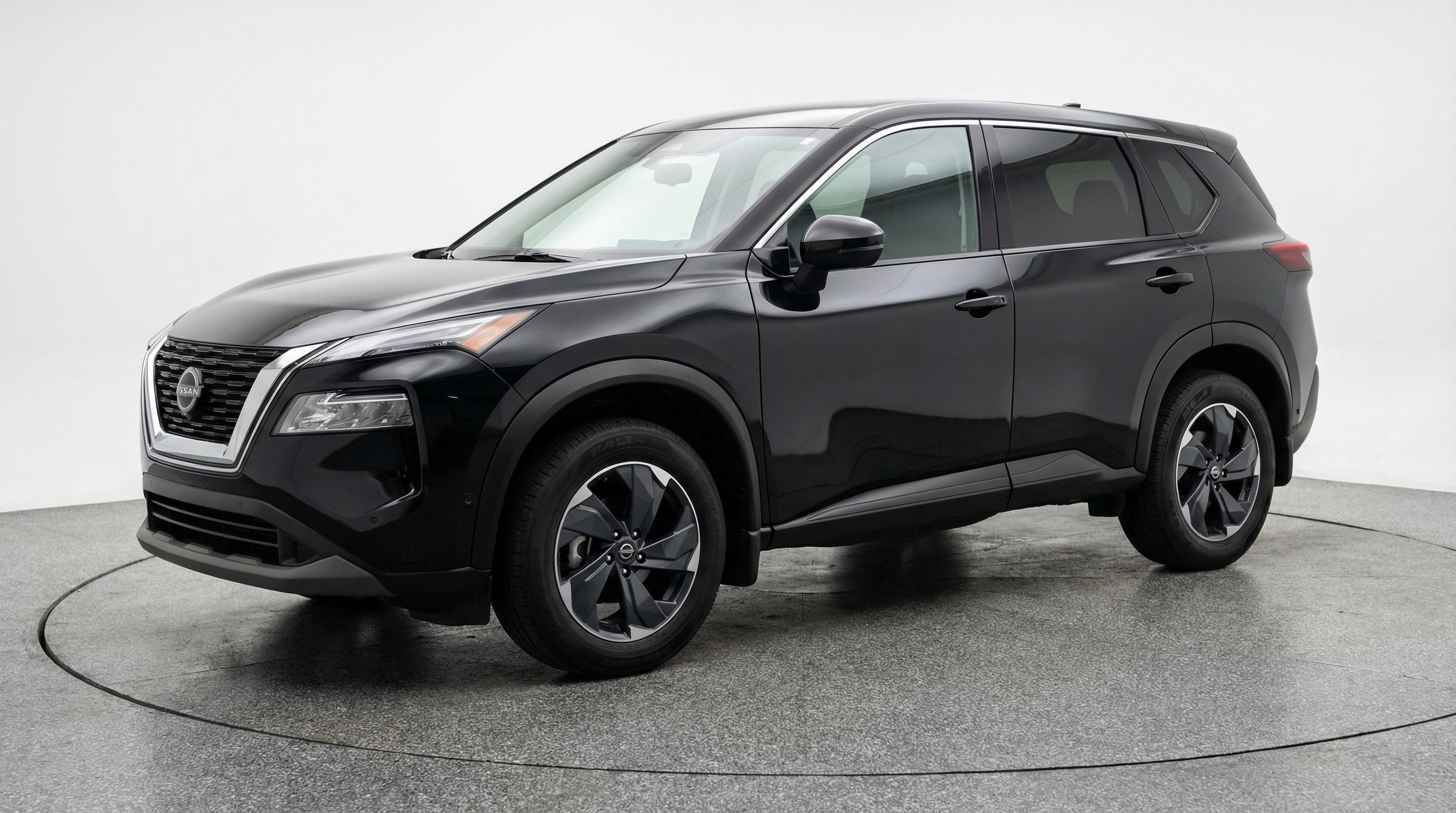 Used 2025 Nissan Rogue SV image 3