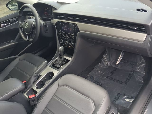Certified 2022 Volkswagen Passat 2.0T SE FWD image 10