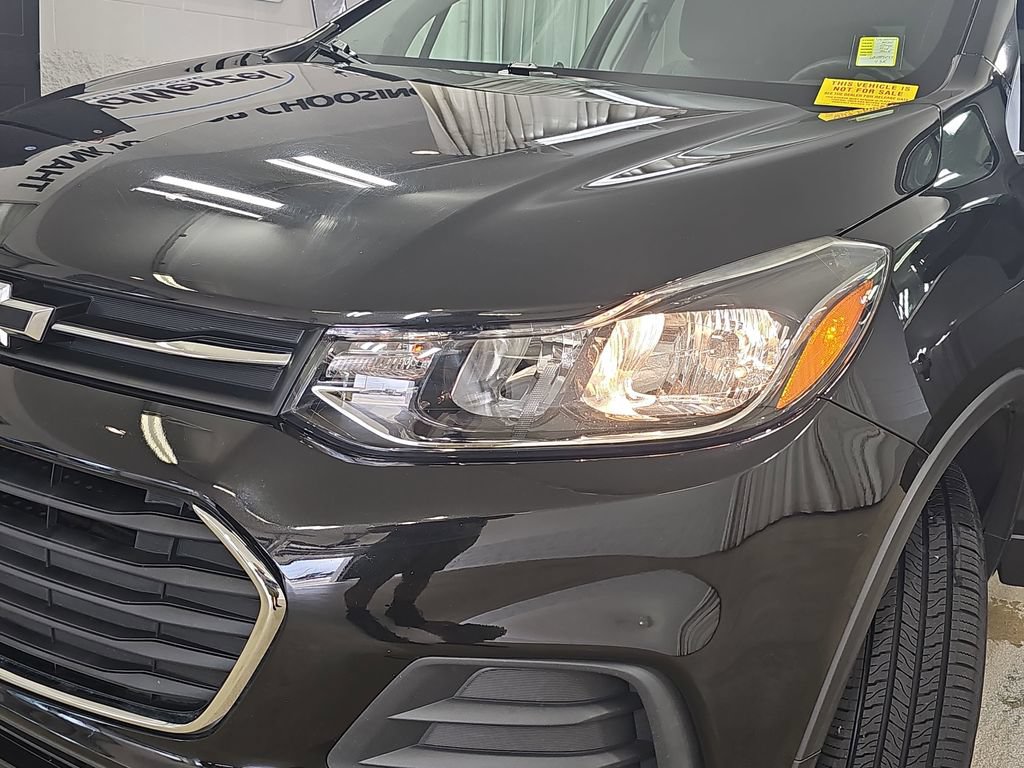 Used 2020 Chevrolet Trax LS w/ Tint and Cruise Package AWD/4WD image 35