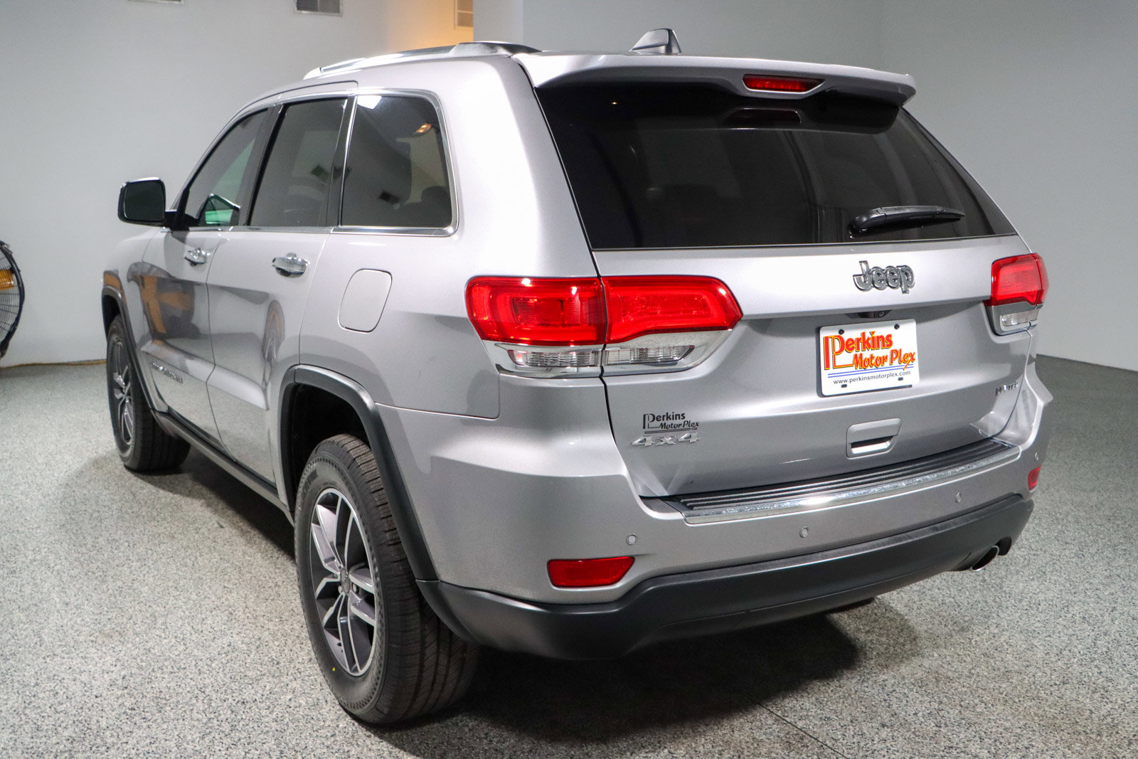 Used 2019 Jeep Grand Cherokee Limited w/ Luxury Group II image 9