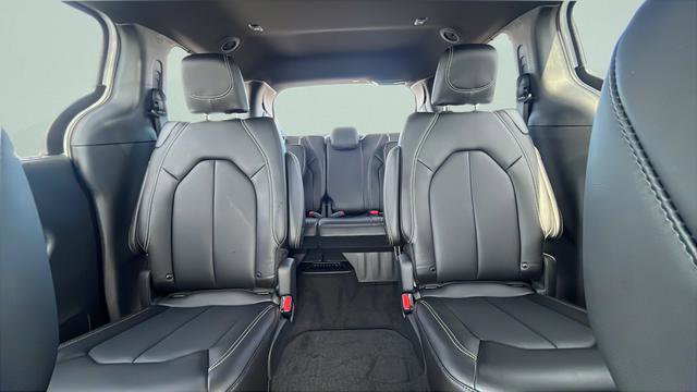 New 2026 Chrysler Pacifica Select AWD/4WD image 20