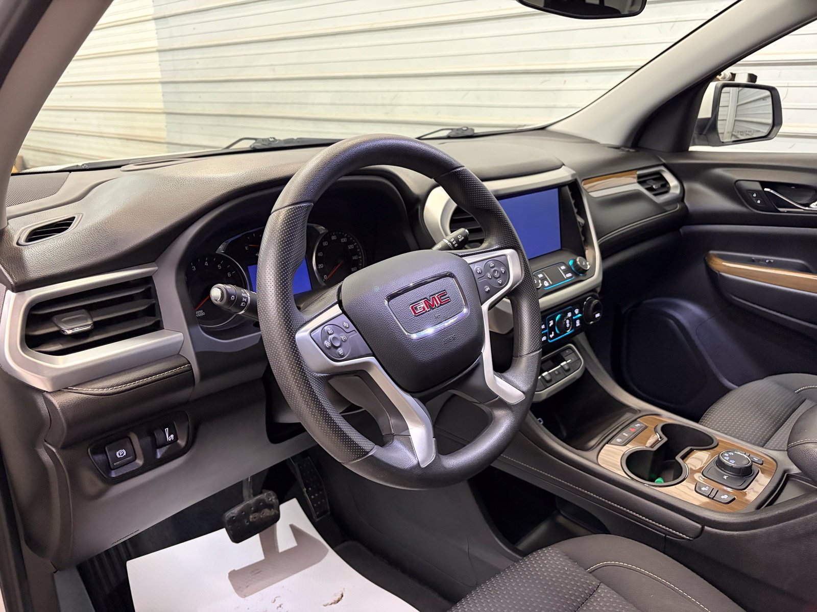 Used 2021 GMC Acadia SLE w/ Driver Convenience Package AWD/4WD image 10
