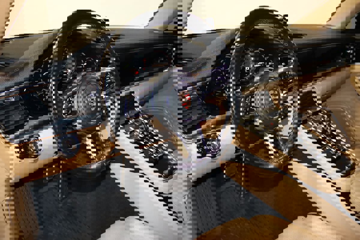 Used 2018 Porsche Panamera 4 image 49