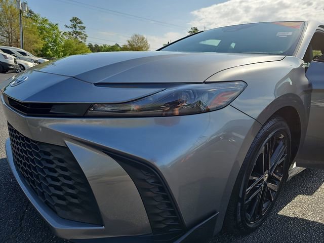 Used 2025 Toyota Camry SE image 35