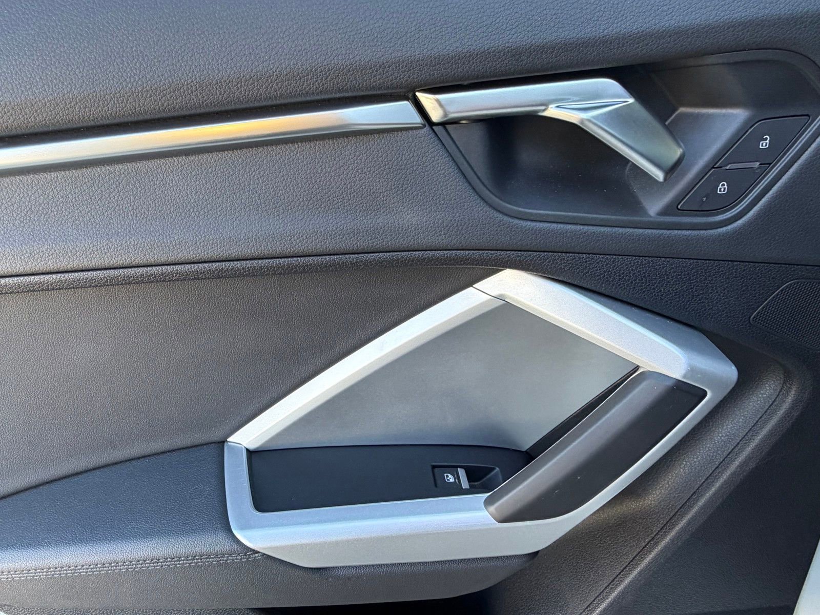 Used 2025 Audi Q3 2.0T Premium image 28