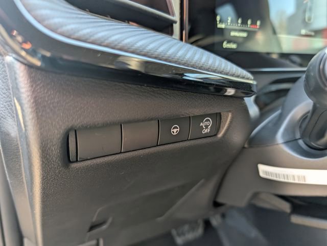 New 2026 Nissan Kicks SR w/ Cold Weather Package FWD image 17