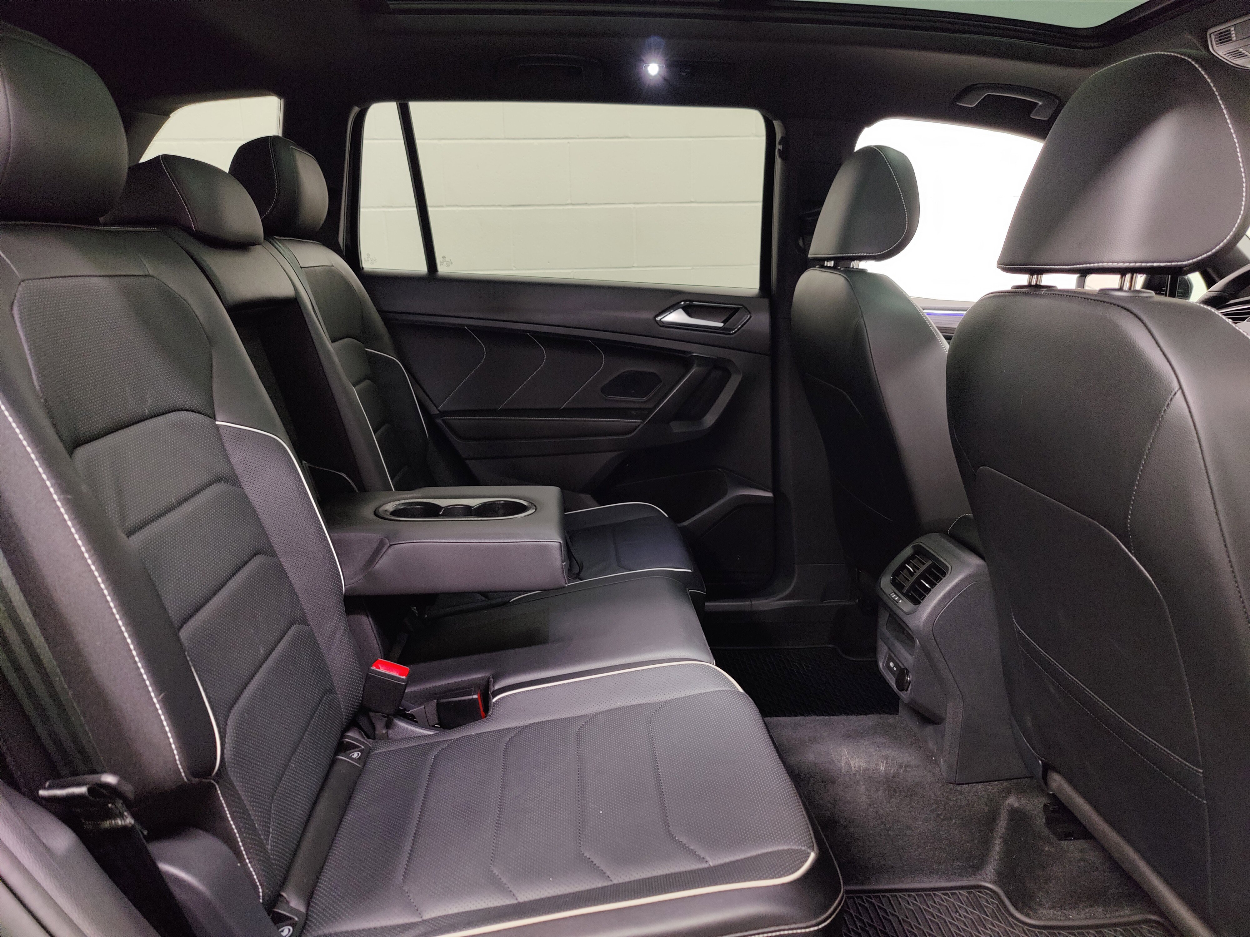 Used 2024 Volkswagen Tiguan SEL R-Line image 19