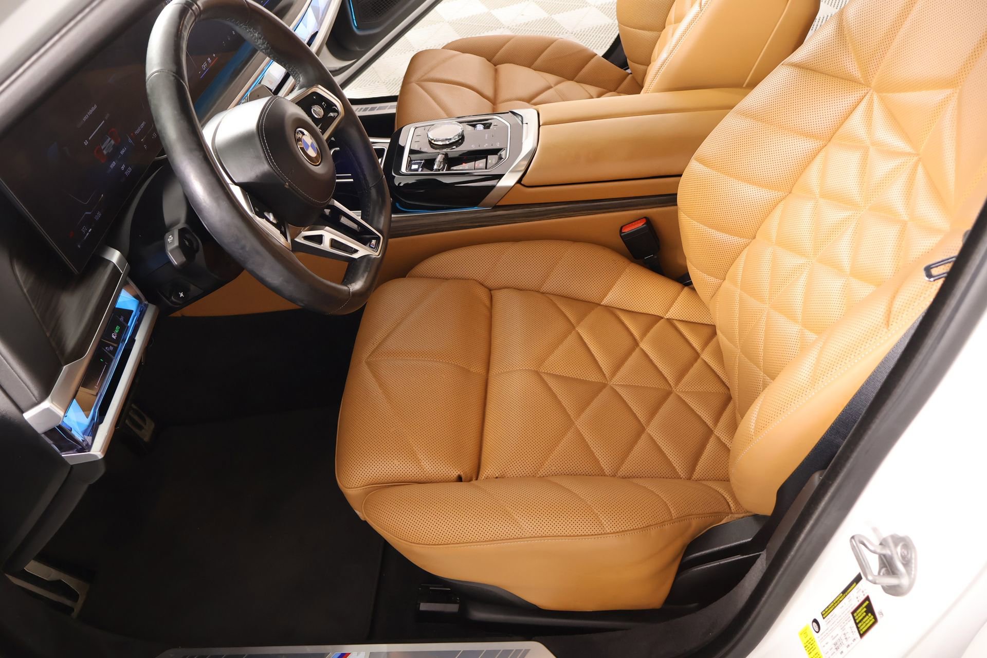 Used 2023 BMW 740i w/ Parking Assistance Package image 12