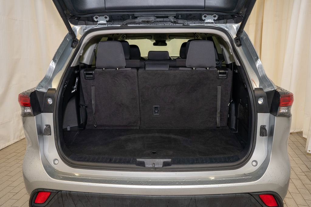 Used 2024 Toyota Highlander LE image 5