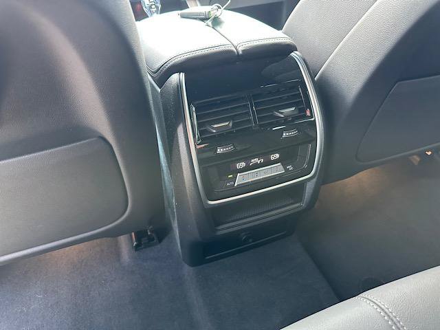 Used 2022 BMW X5 xDrive40i w/ Executive Package AWD/4WD image 19