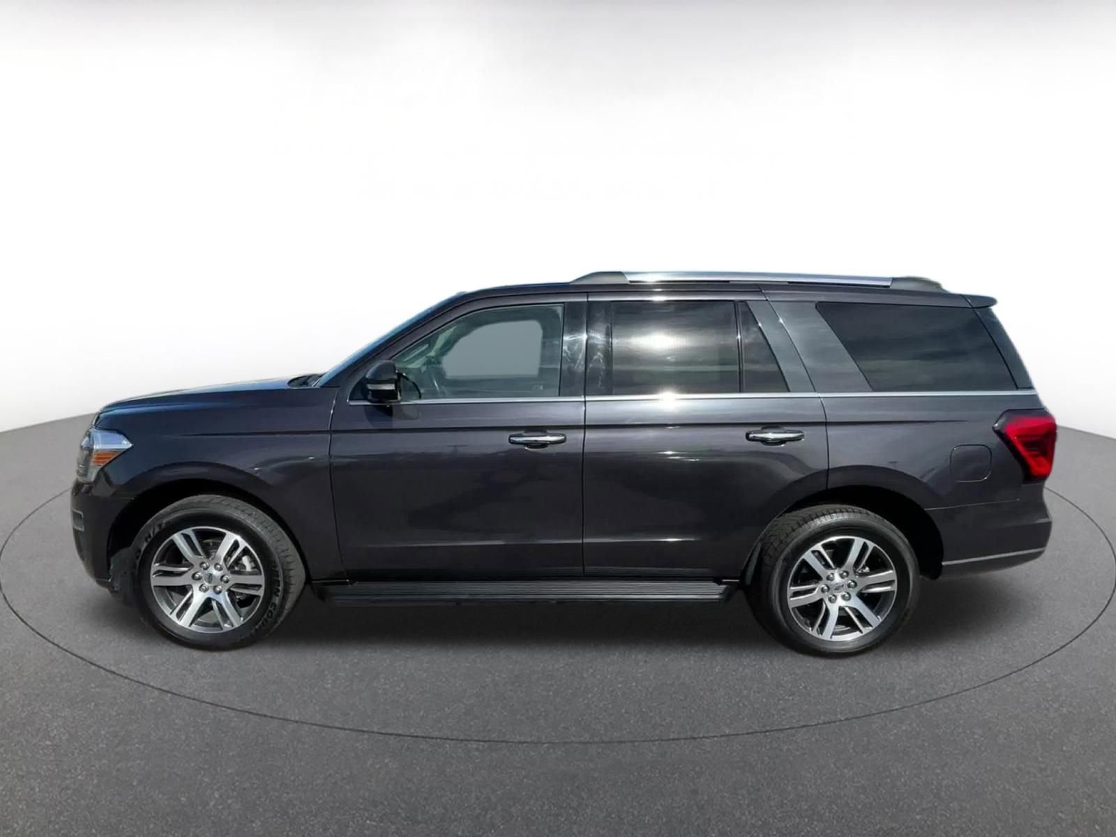 Used 2024 Ford Expedition Limited RWD image 9