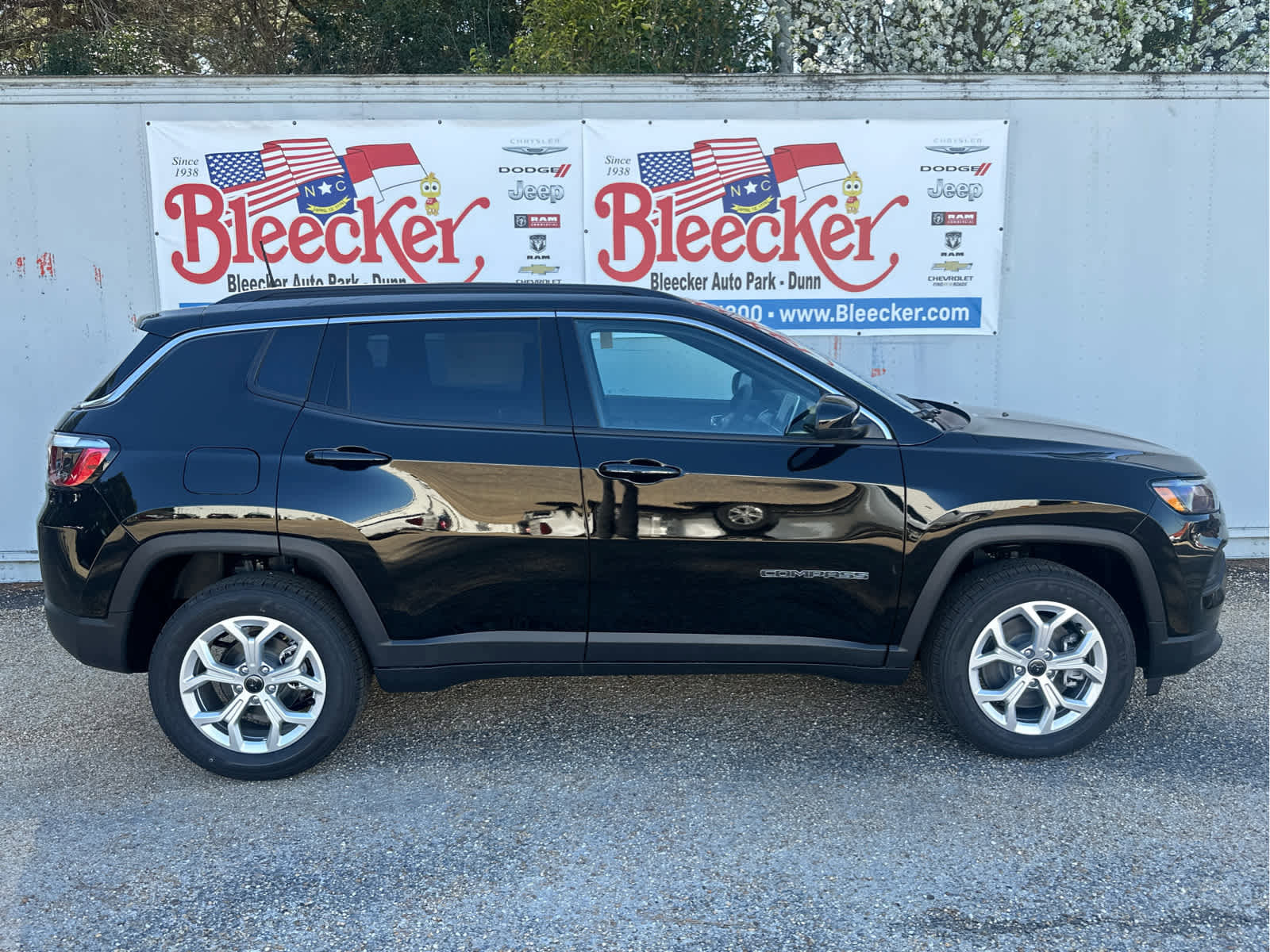 New 2025 Jeep Compass Latitude w/ Convenience Group image 2