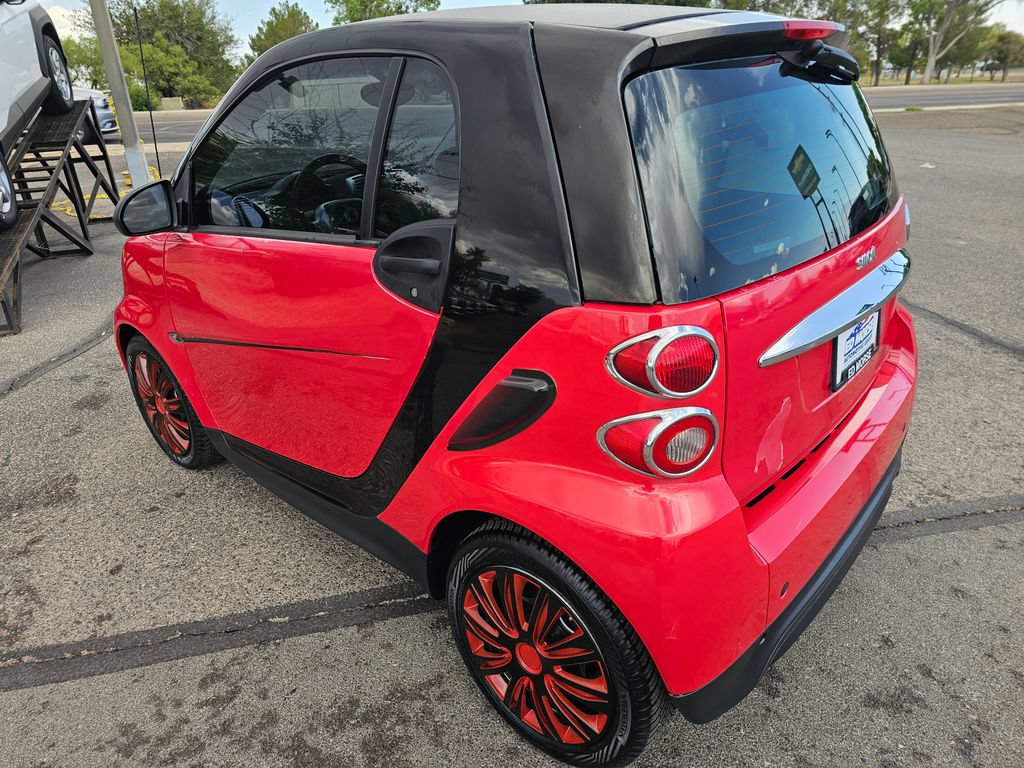 Used 2014 smart fortwo passion RWD image 3