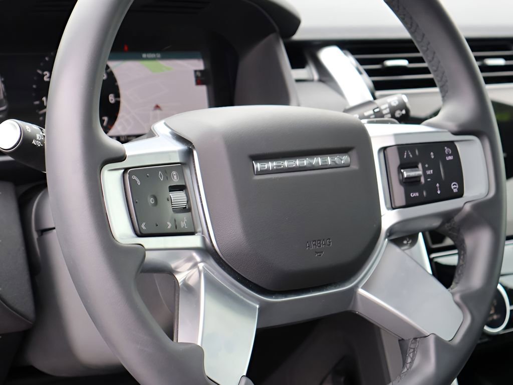 Certified 2025 Land Rover Discovery S AWD/4WD image 19