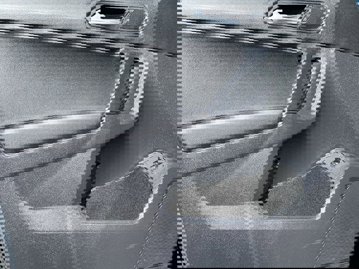 Used 2020 Volkswagen Tiguan SE R-Line image 15