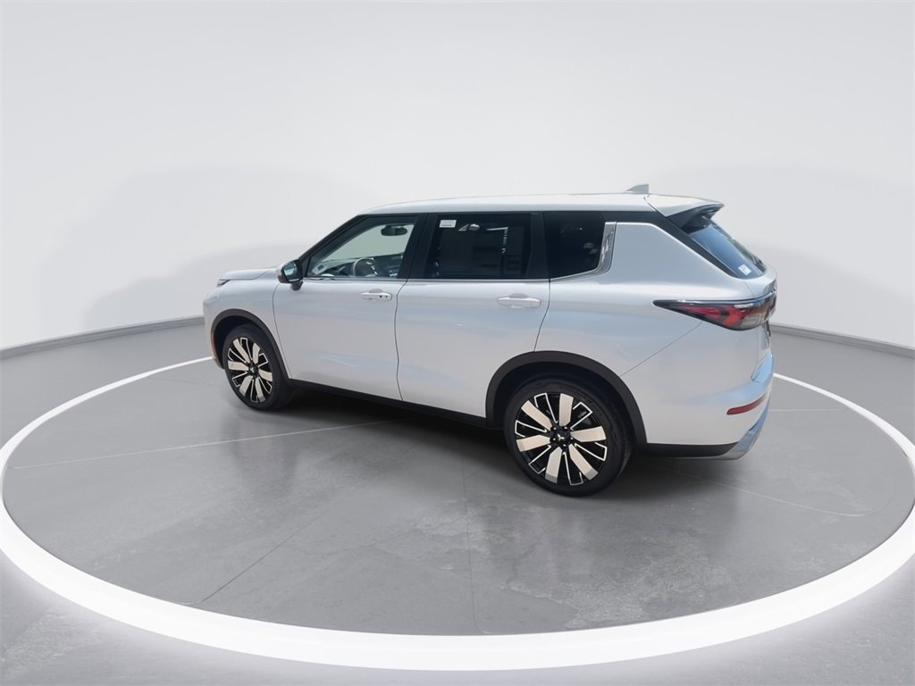 New 2025 Mitsubishi Outlander SE image 6