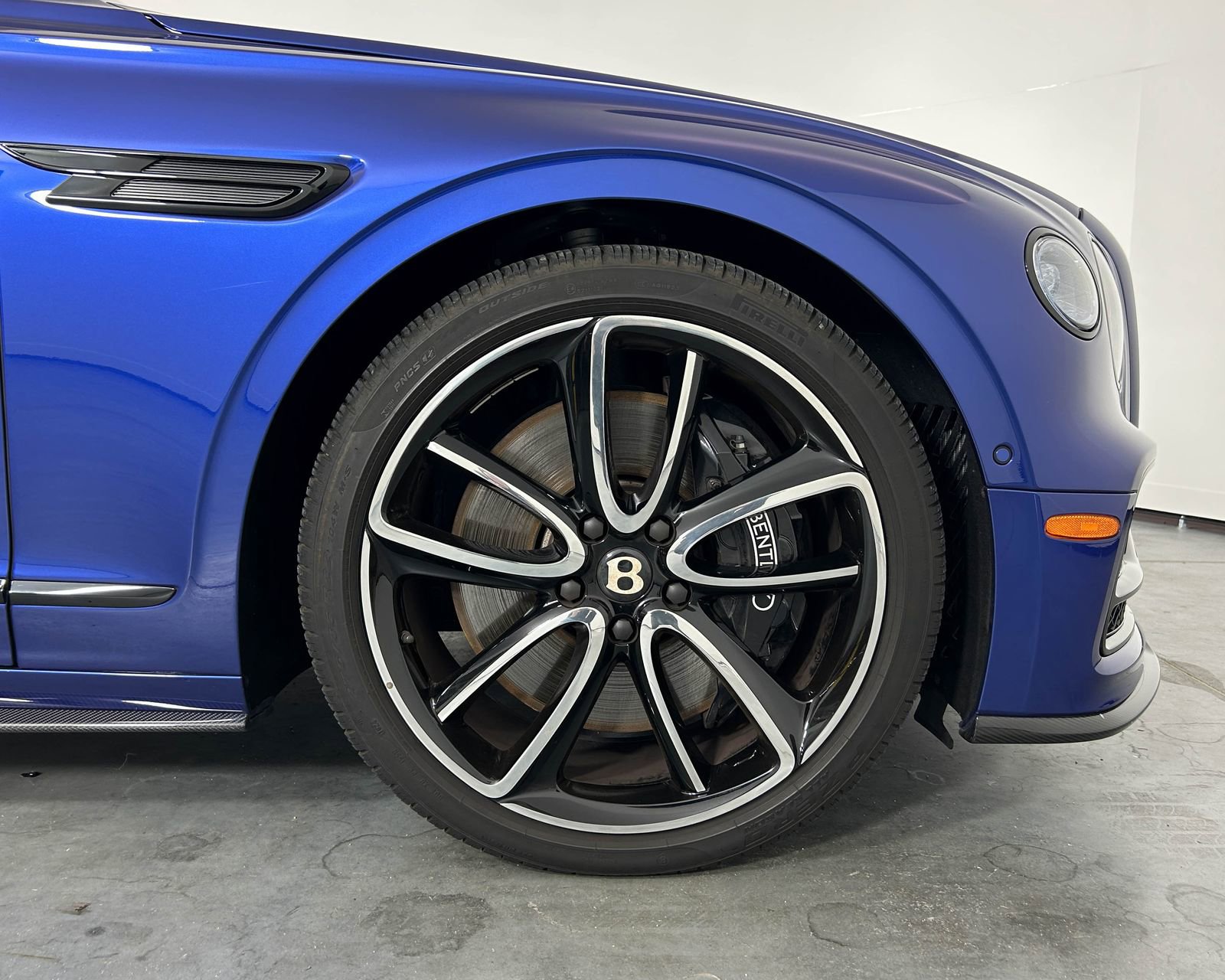 Used 2024 Bentley Flying Spur V8 image 6