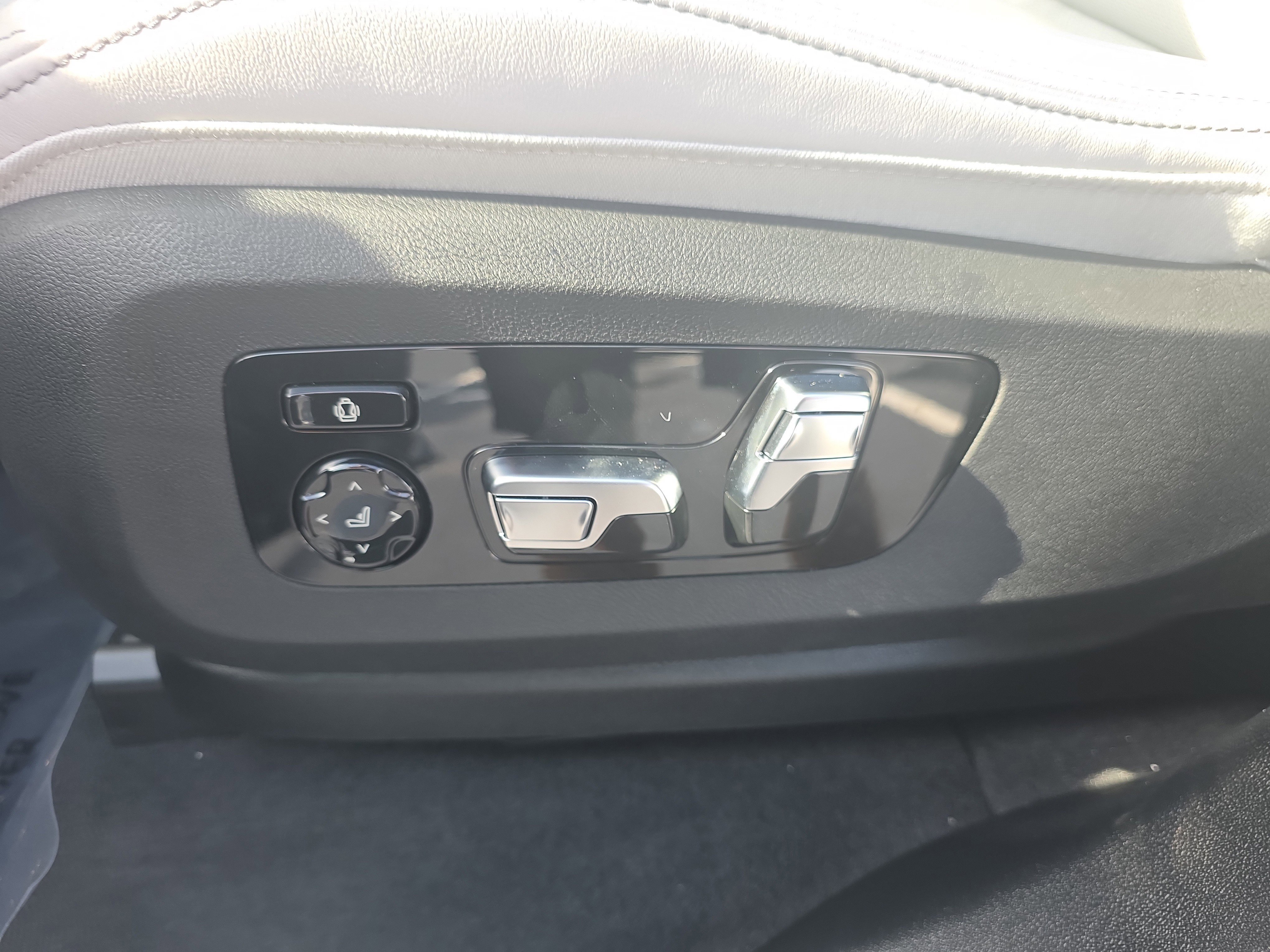 New 2026 BMW X5 sDrive40i w/ Climate Comfort Package image 22