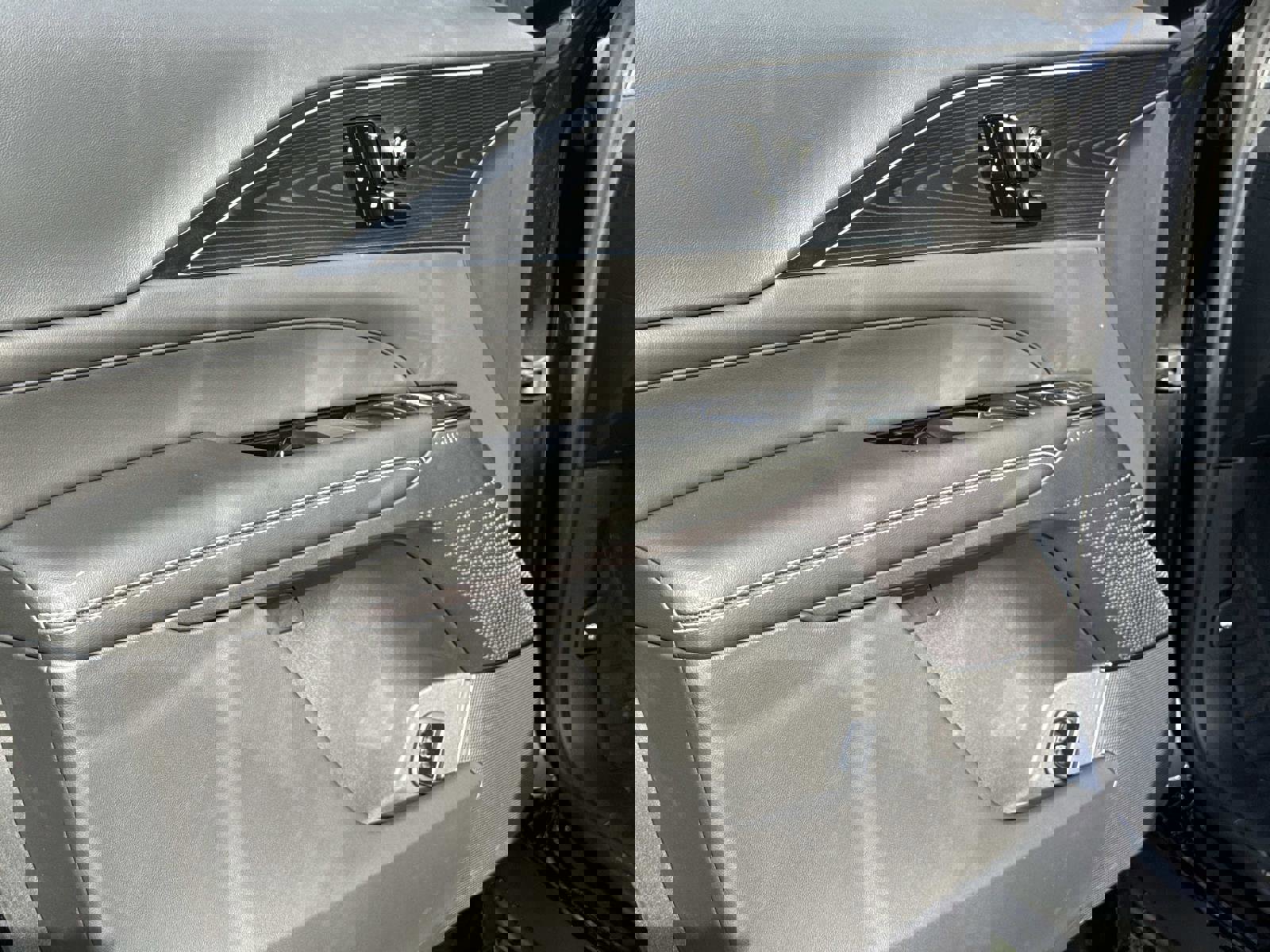 New 2026 Cadillac Lyriq Luxury image 18