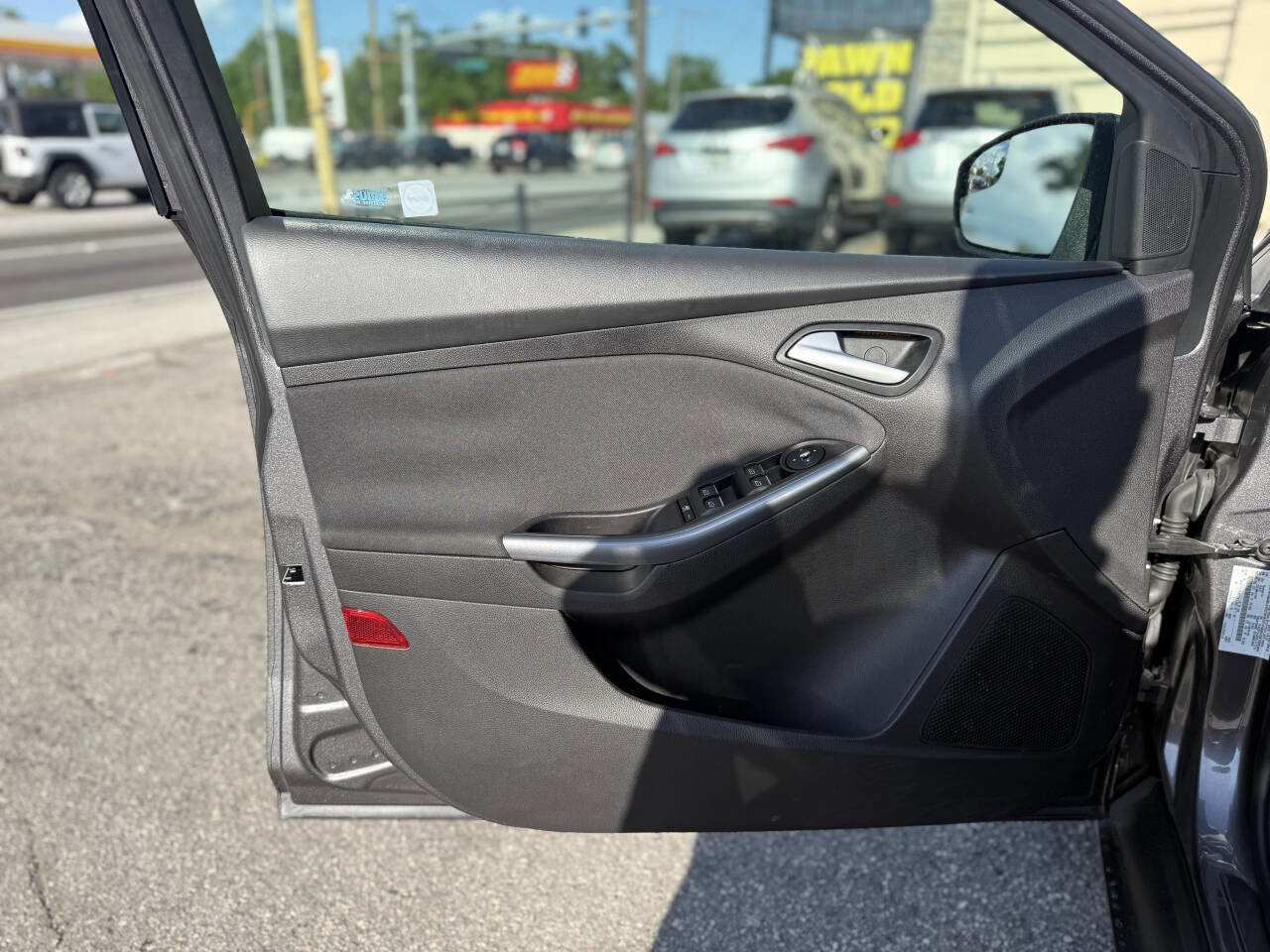 Used 2013 Ford Focus Titanium w/ Titanium Handling Pkg FWD image 11