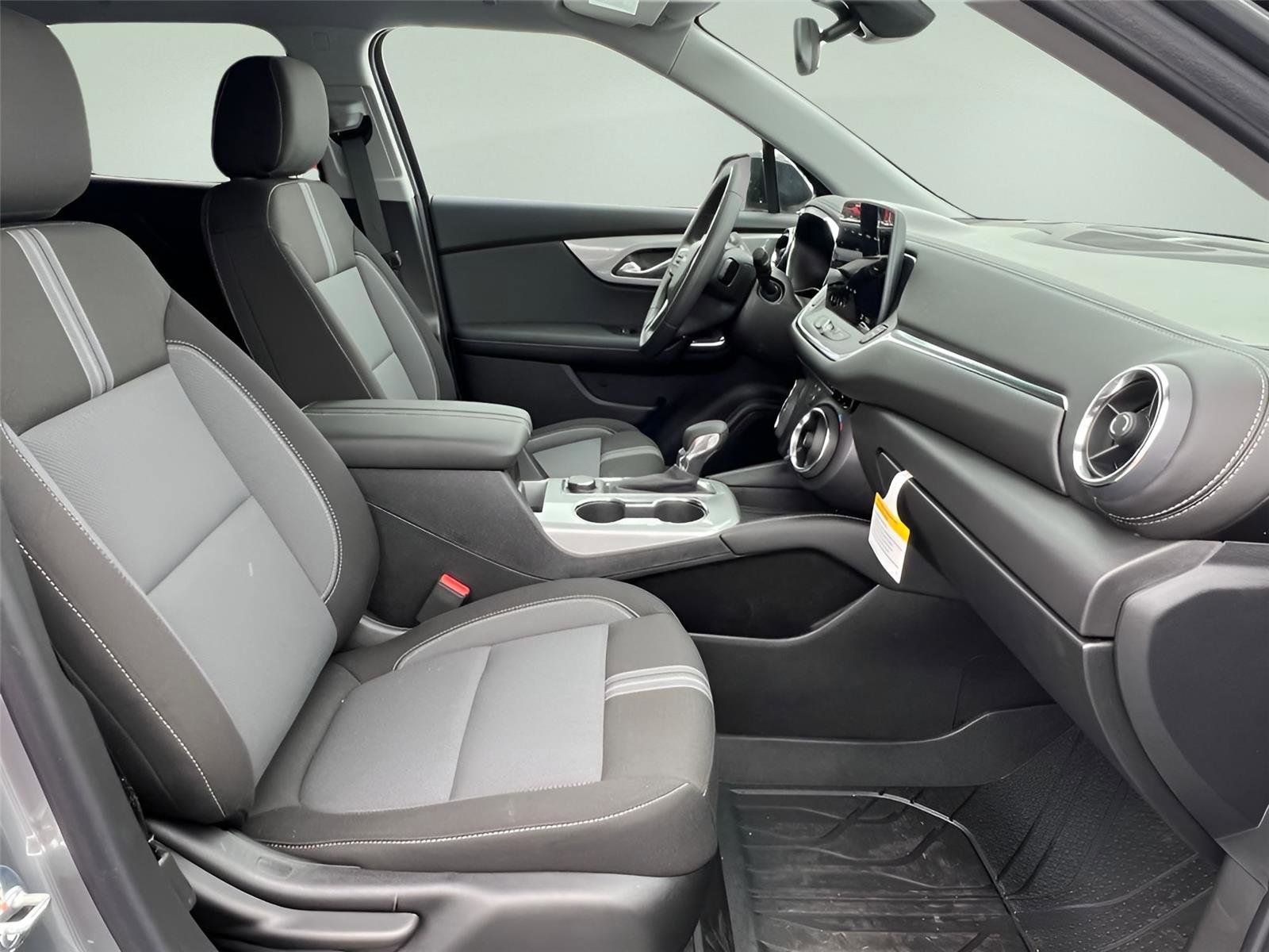 New 2025 Chevrolet Blazer LT w/ Midnight/Sport Edition image 13