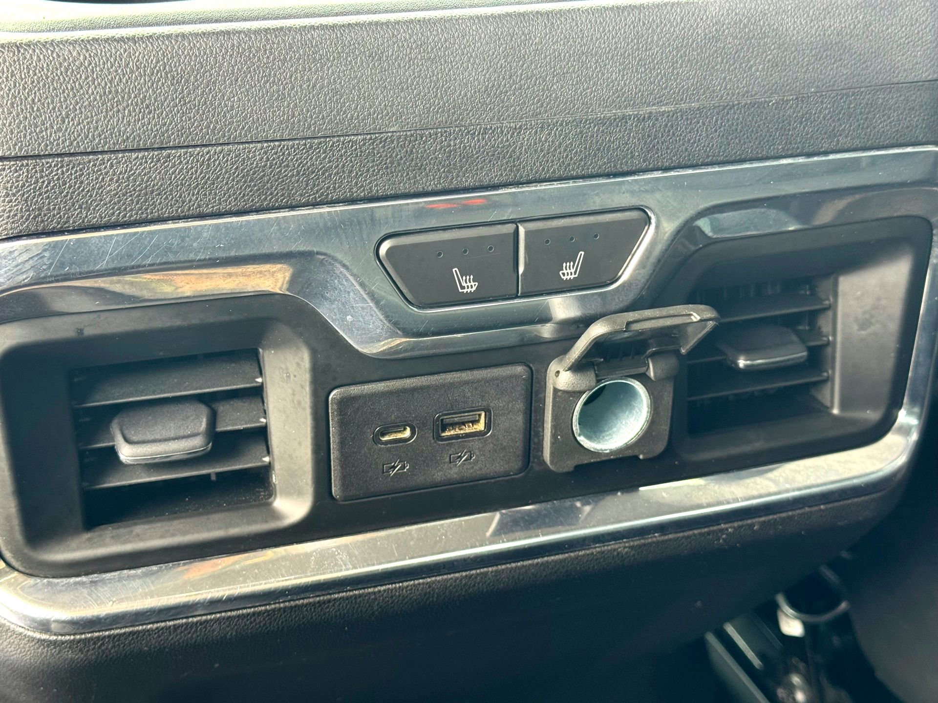 Used 2021 Chevrolet Silverado 3500 LTZ w/ LTZ Plus Package image 21