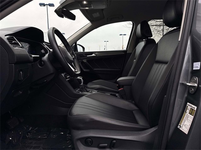 Used 2024 Volkswagen Tiguan SE image 16