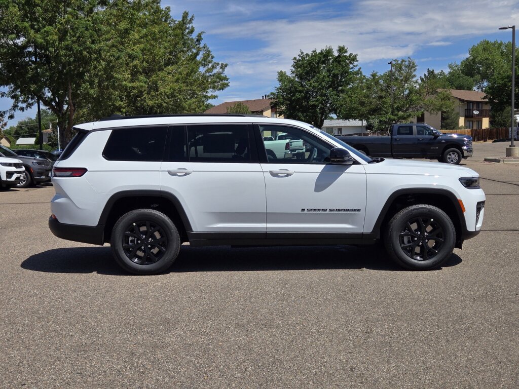 New 2026 Jeep Grand Cherokee L Altitude AWD/4WD image 2