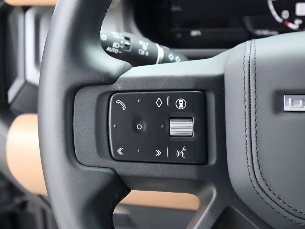 Used 2025 Land Rover Defender 110 X AWD/4WD image 30