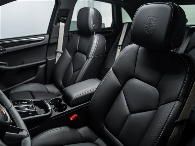New 2026 Porsche Macan image 5