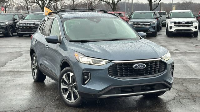 Certified 2023 Ford Escape Platinum w/ Class II Trailer Tow Package image 2