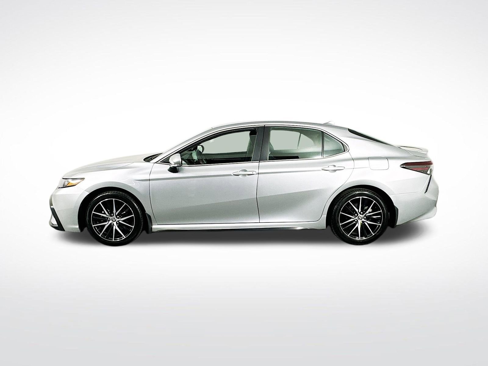 Used 2023 Toyota Camry SE image 5