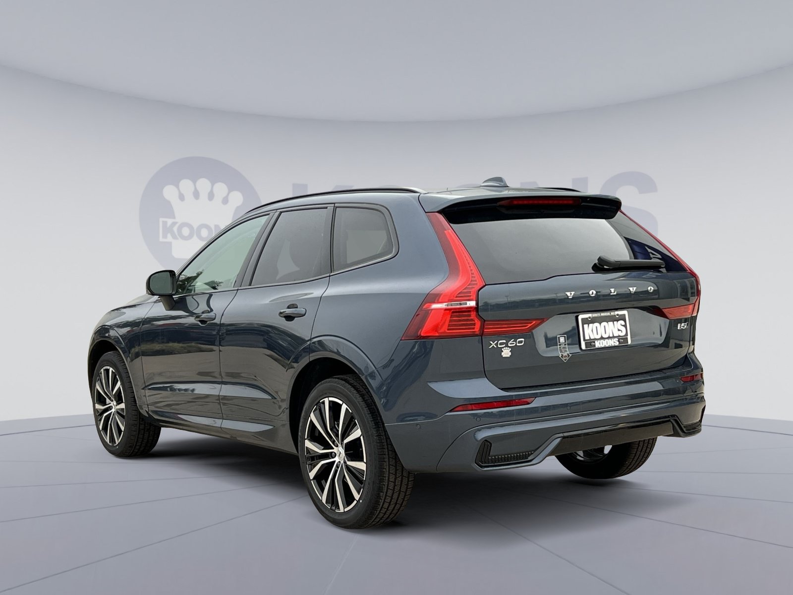 Used 2024 Volvo XC60 B5 Plus w/ Climate Package AWD/4WD image 4