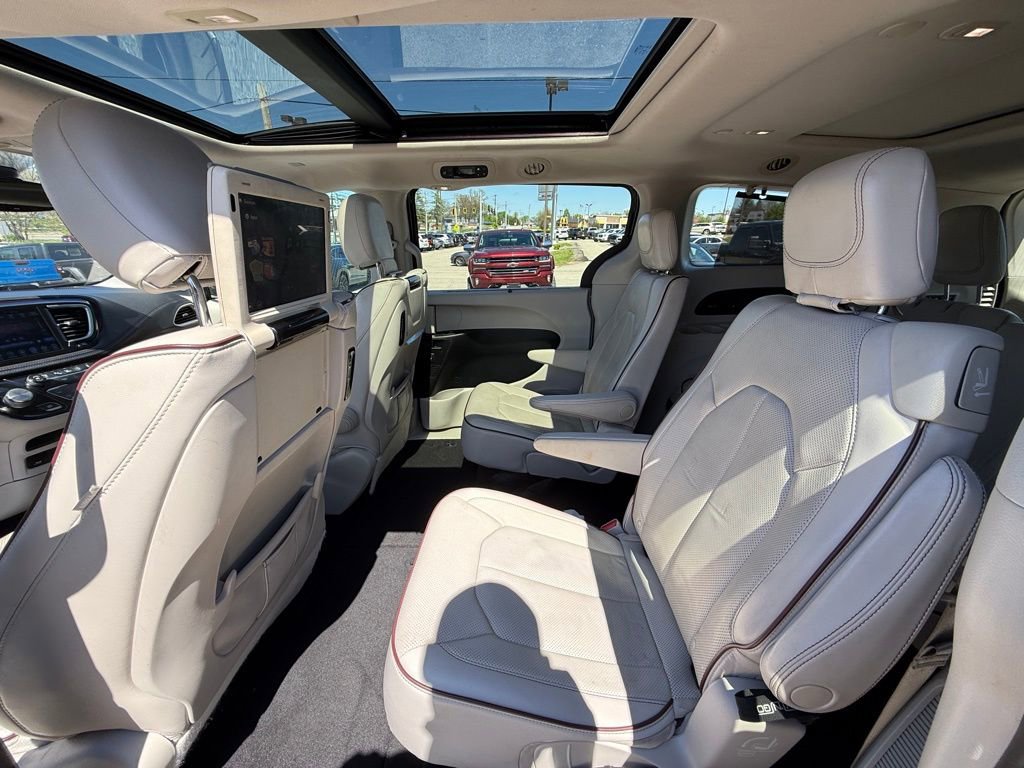 Used 2017 Chrysler Pacifica Limited image 23