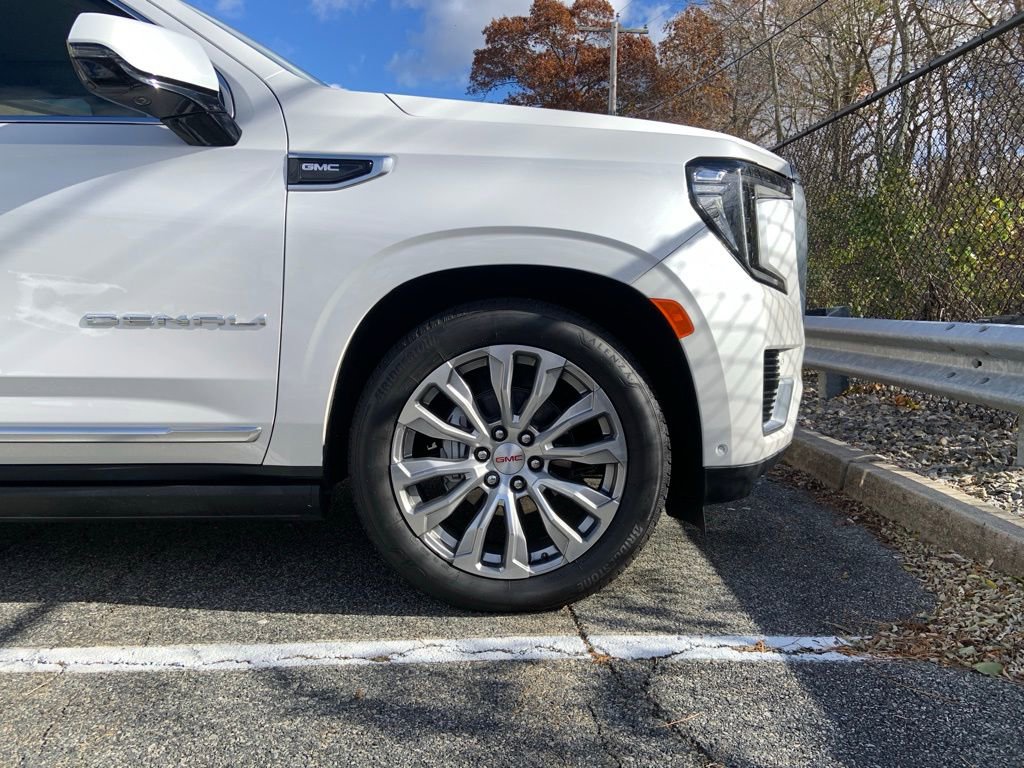 Used 2024 GMC Yukon Denali w/ Advanced Technology Package image 11